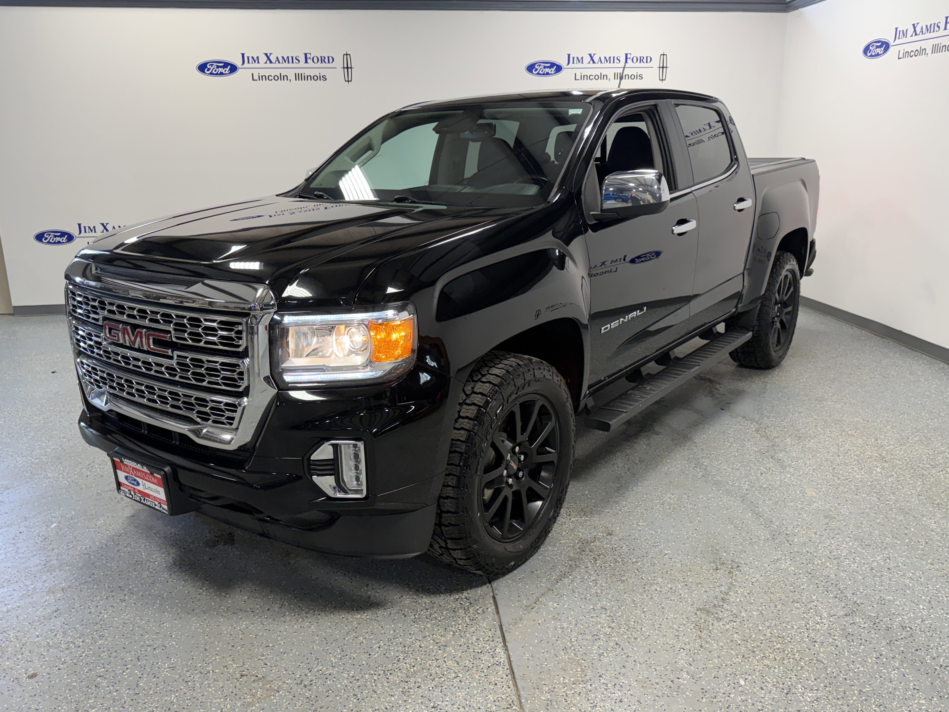 Used 2022 GMC Canyon Denali w/ Denali Black Edition Package image 3