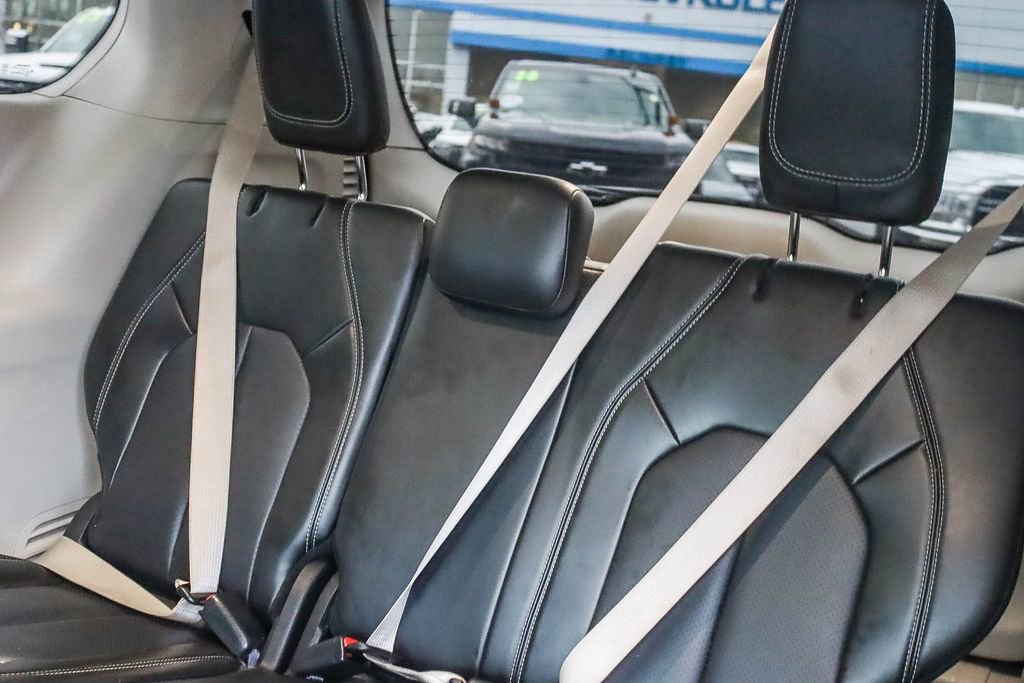 Used 2024 Chrysler Pacifica Select image 42