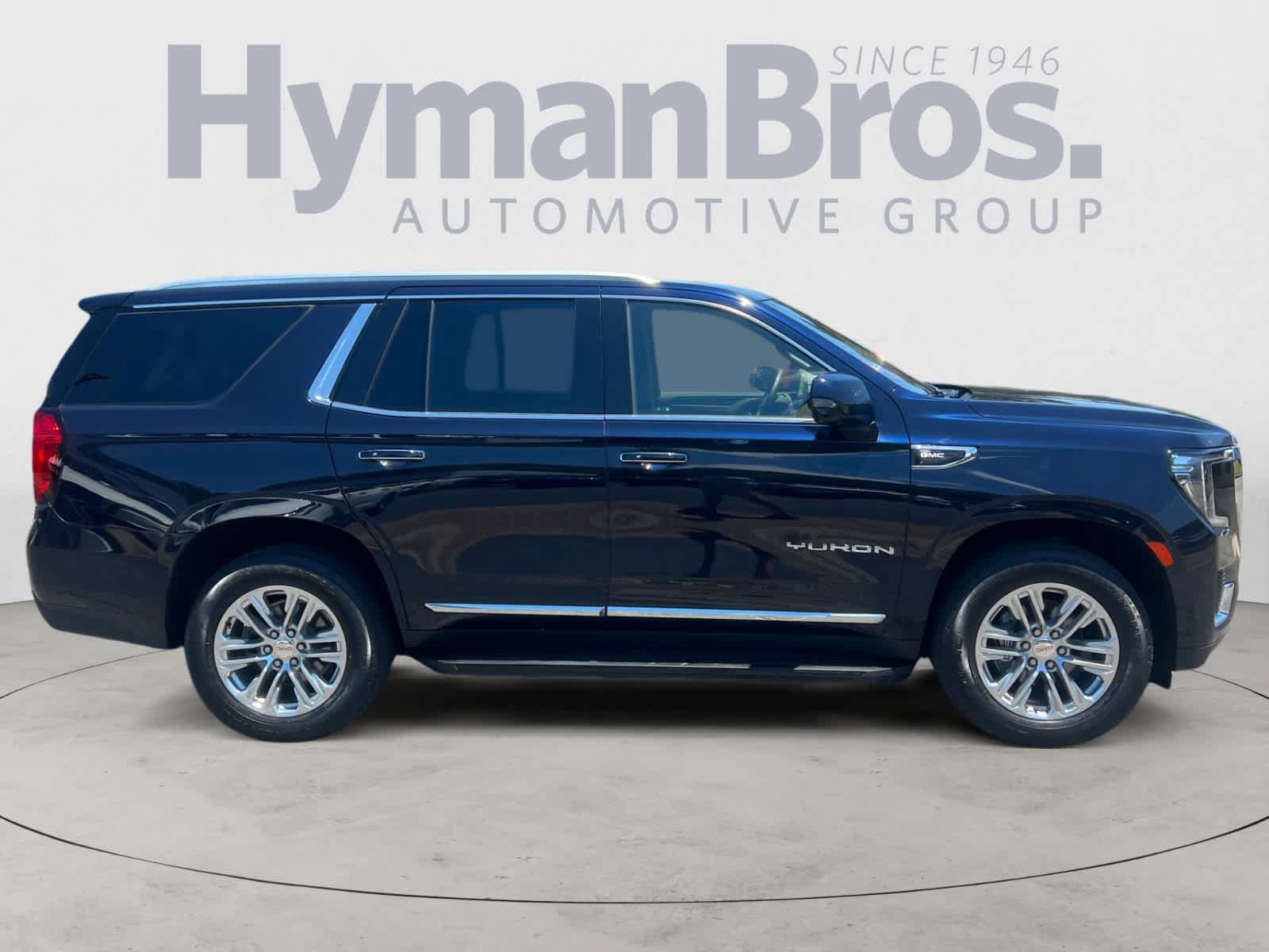 Used 2023 GMC Yukon SLT w/ SLT Premium Package AWD/4WD image 2