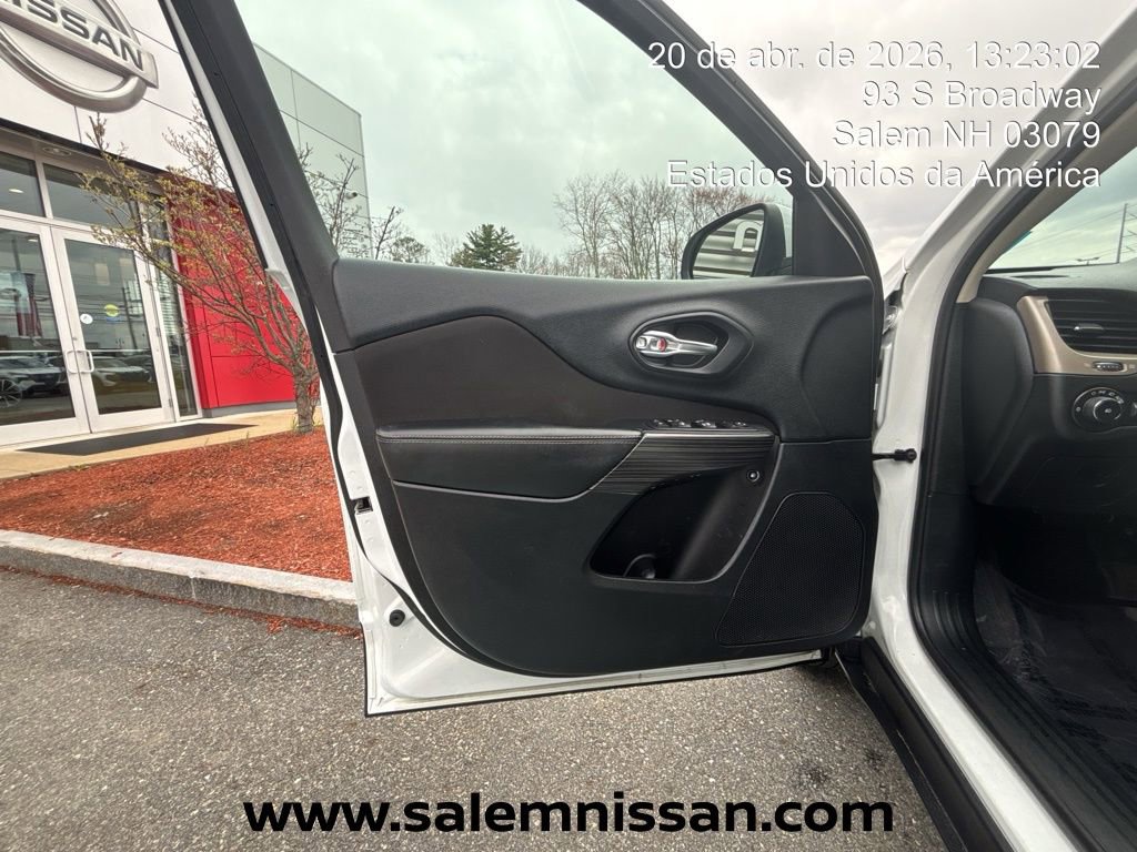 Used 2017 Jeep Cherokee Latitude w/ Cold Weather Group image 12