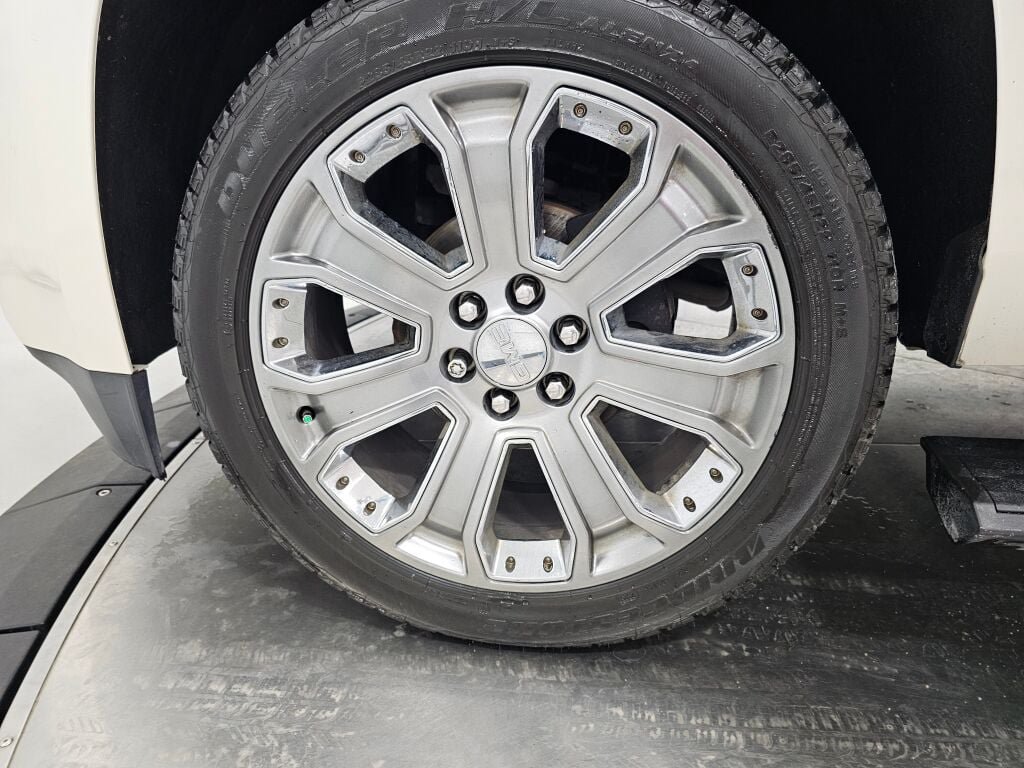 Used 2015 GMC Yukon XL Denali w/ Touring Package RWD image 10