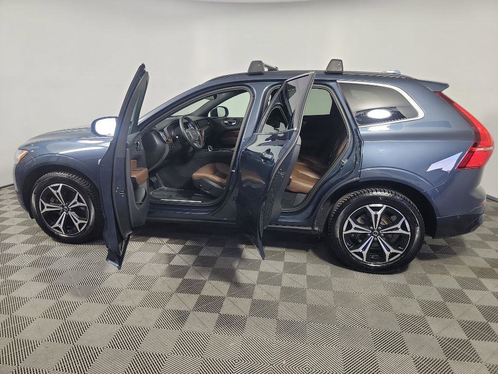 Used 2022 Volvo XC60 B5 Momentum w/ Advanced Package image 16