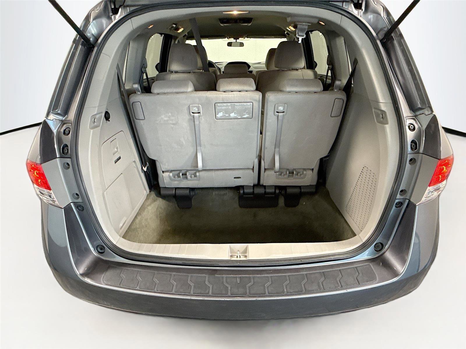 Used 2016 Honda Odyssey SE image 7