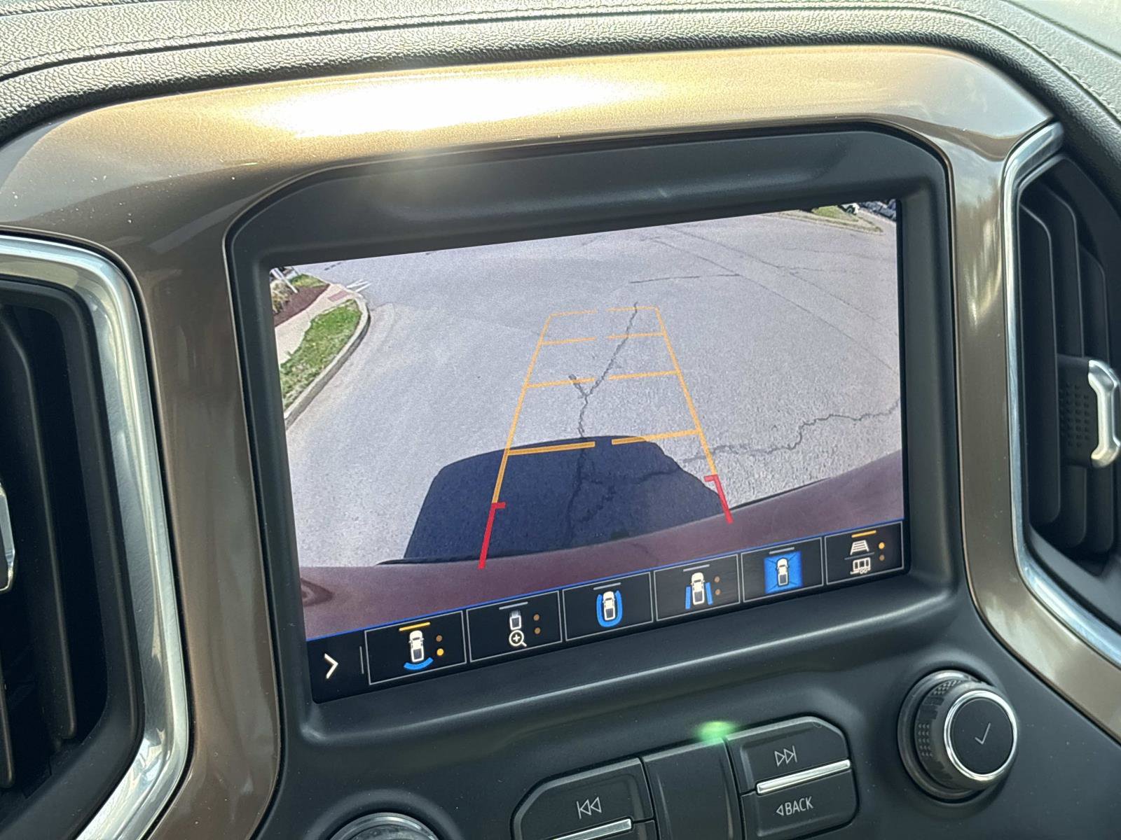 Used 2020 Chevrolet Silverado 1500 High Country w/ Technology Package image 24