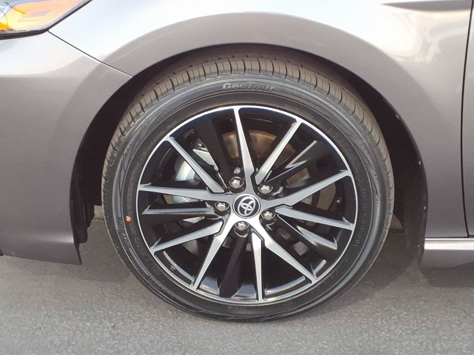 Used 2024 Toyota Camry SE FWD image 9