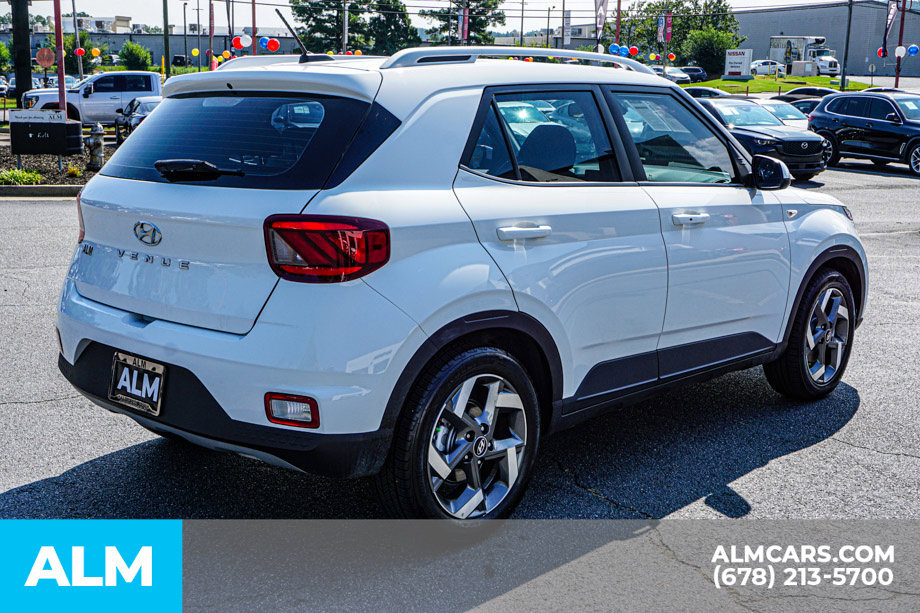 Used 2025 Hyundai Venue SEL FWD image 5