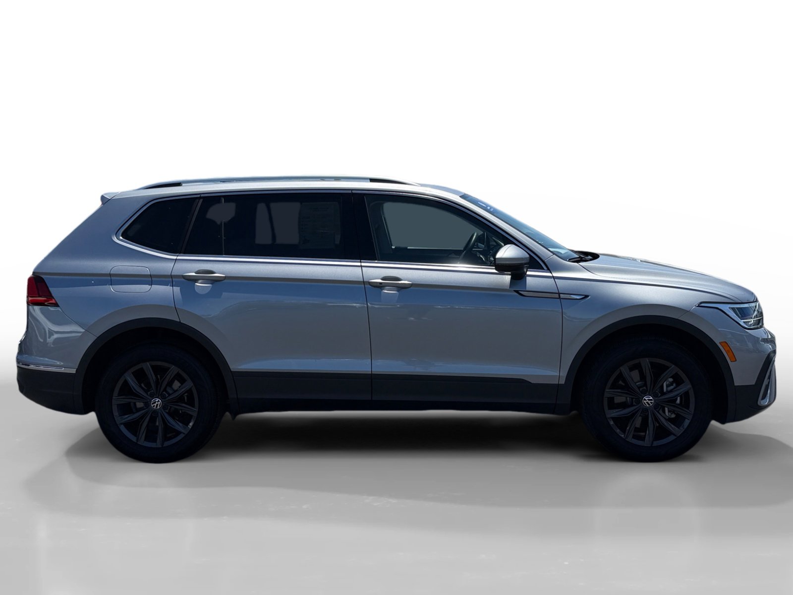 Certified 2024 Volkswagen Tiguan SE AWD/4WD image 6