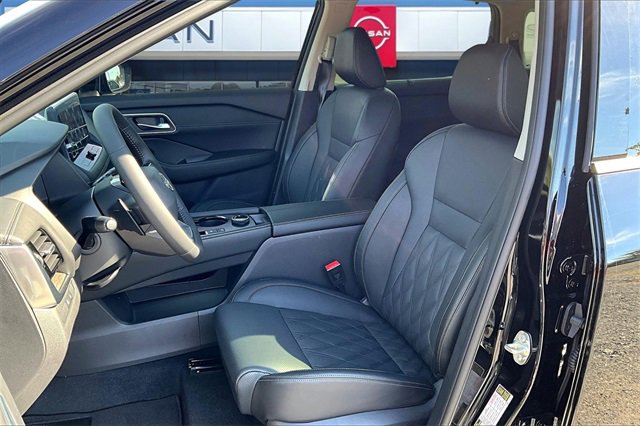 New 2026 Nissan Rogue Platinum image 9