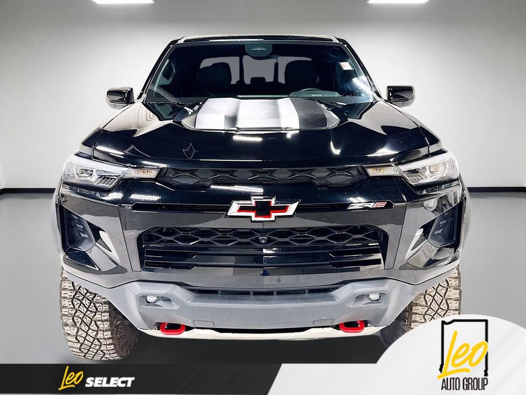 Used 2025 Chevrolet Colorado ZR2 w/ Technology Package AWD/4WD image 2