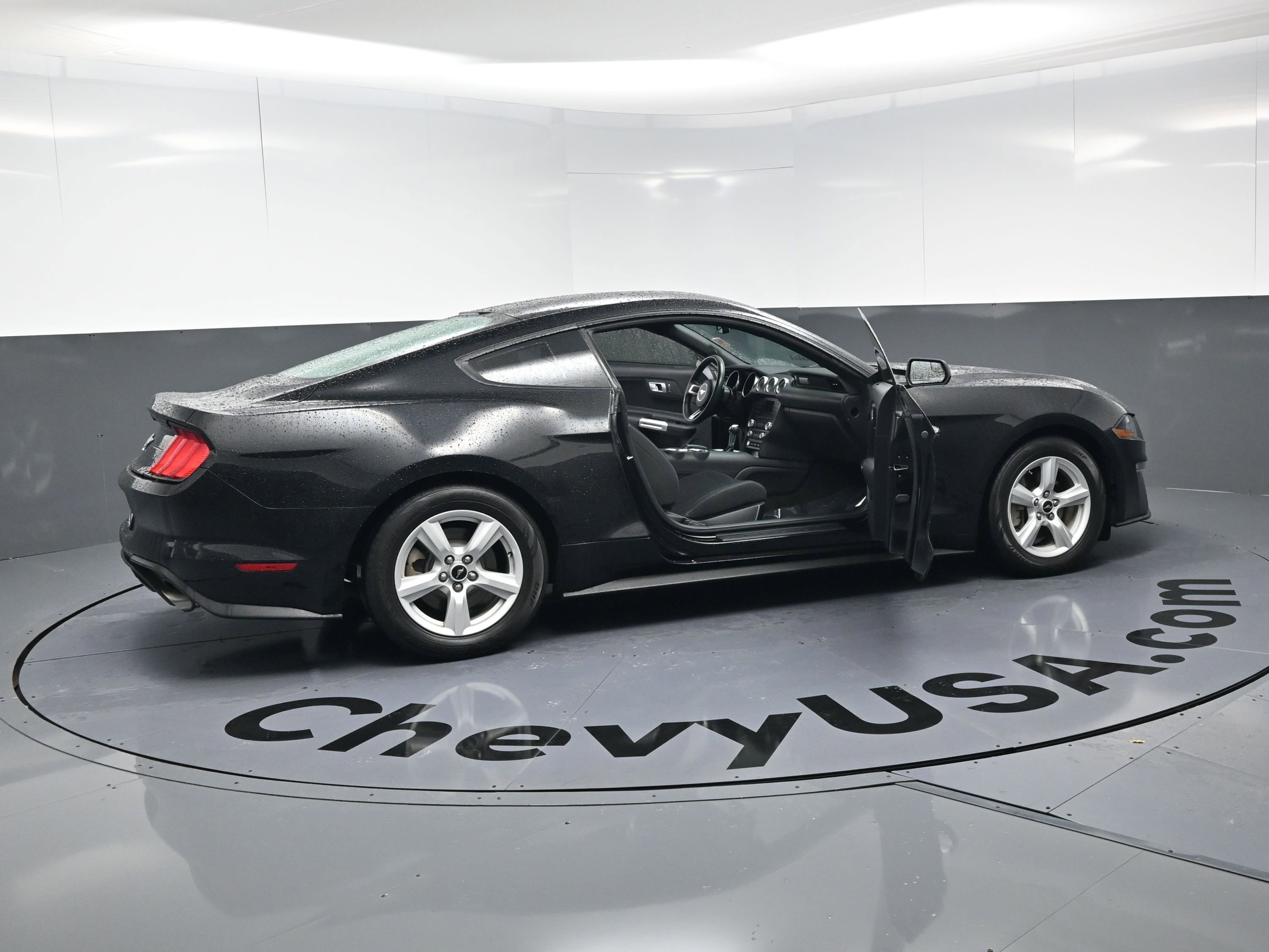 Used 2018 Ford Mustang Coupe image 22