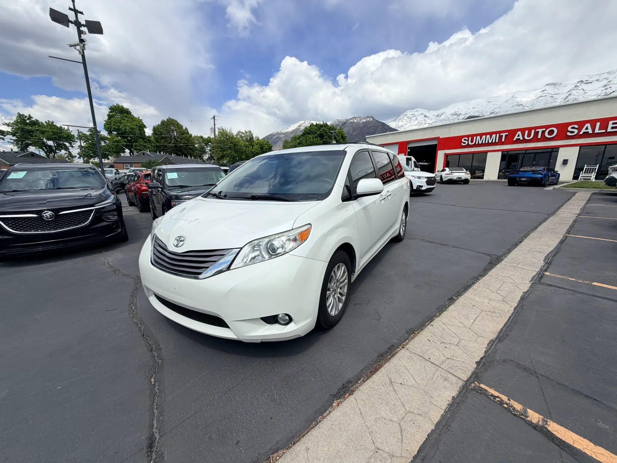 Used 2016 Toyota Sienna XLE Premium FWD image 7