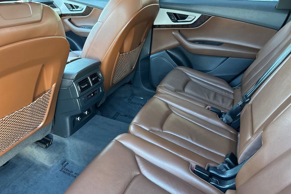 Used 2019 Audi Q7 2.0T Premium w/ Towing Package image 11