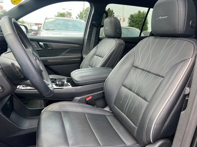 Used 2025 Buick Enclave Avenir w/ LPO, Floor Liner Package AWD/4WD image 28