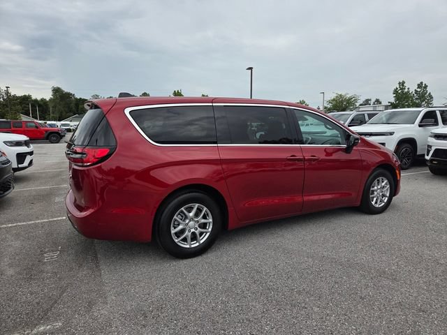 New 2027 Chrysler Pacifica Select FWD image 11