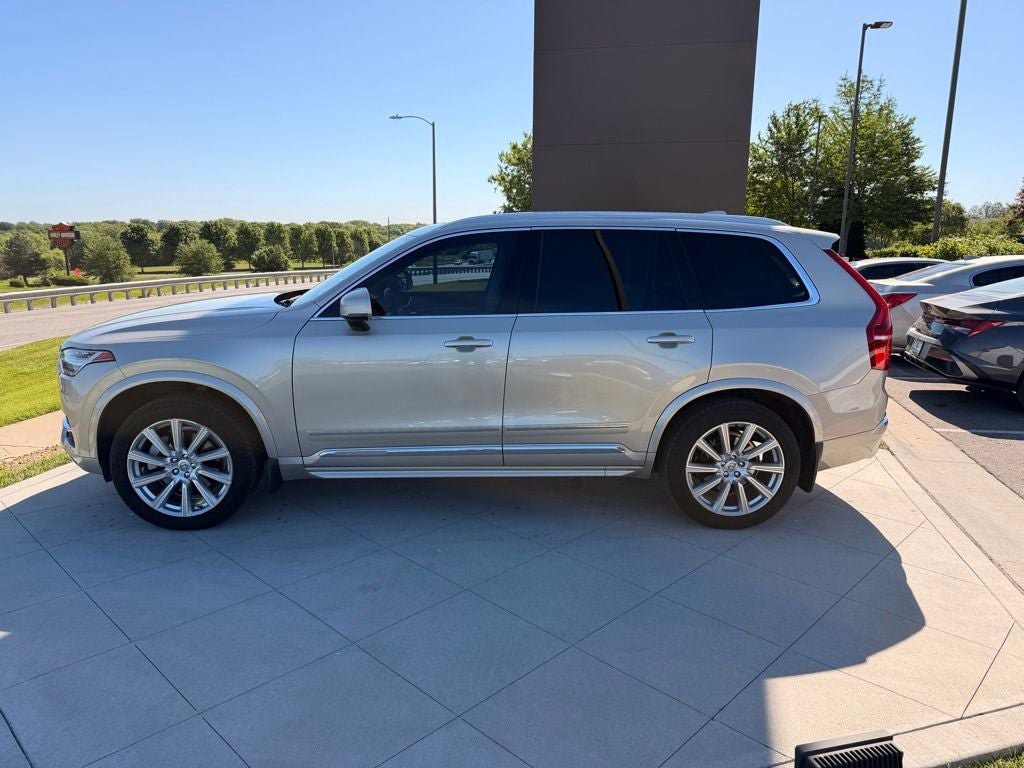 Used 2016 Volvo XC90 T6 Inscription w/ Protection Package Plus AWD/4WD image 2