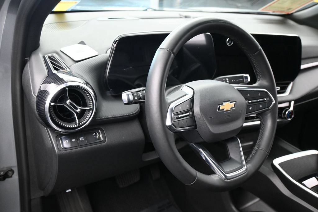Used 2025 Chevrolet Equinox LT FWD image 14