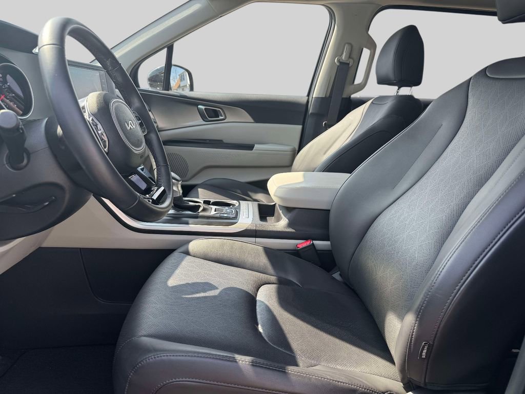 Used 2024 Kia Carnival LX FWD image 14