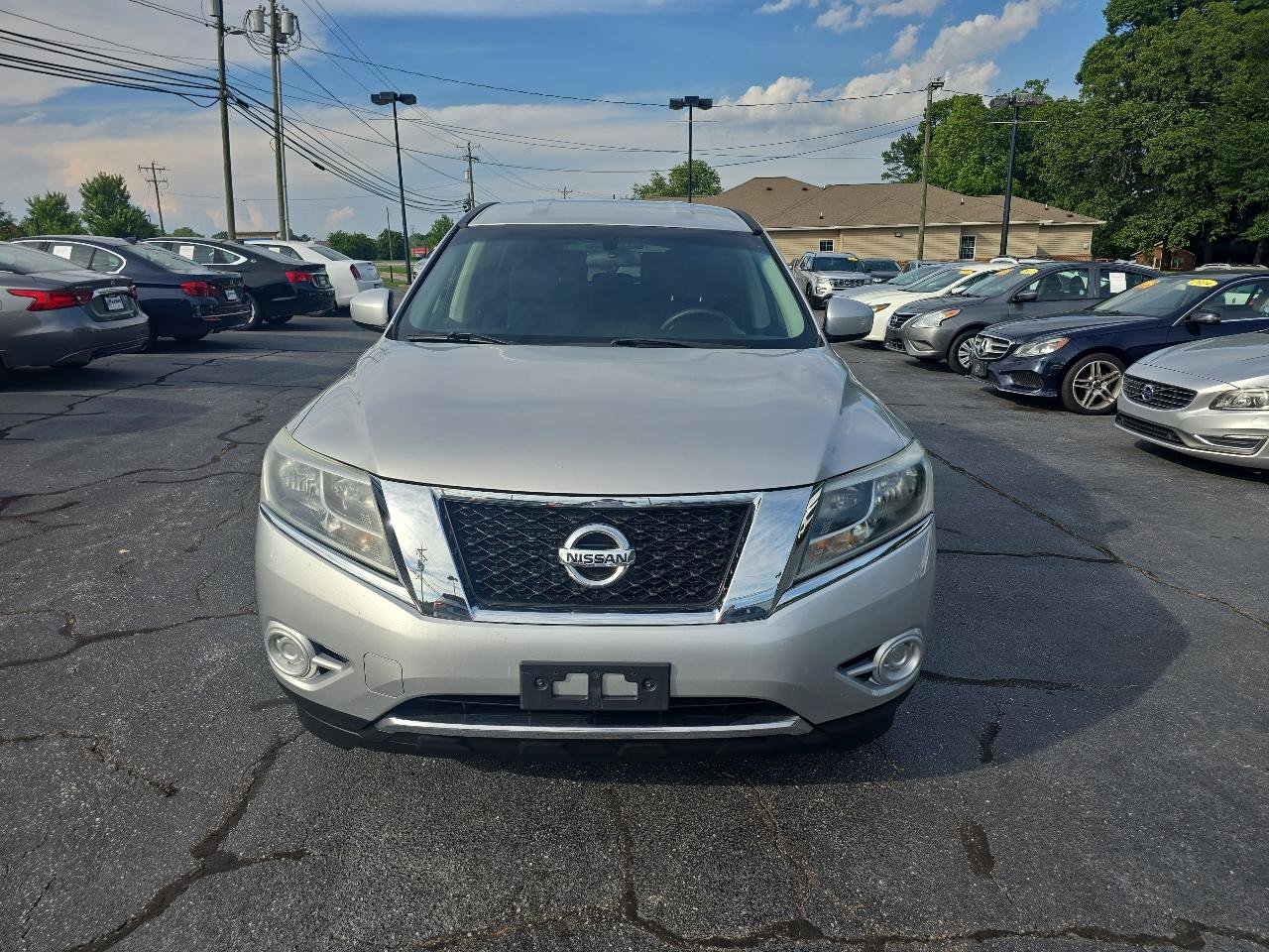 Used 2014 Nissan Pathfinder S AWD/4WD image 2