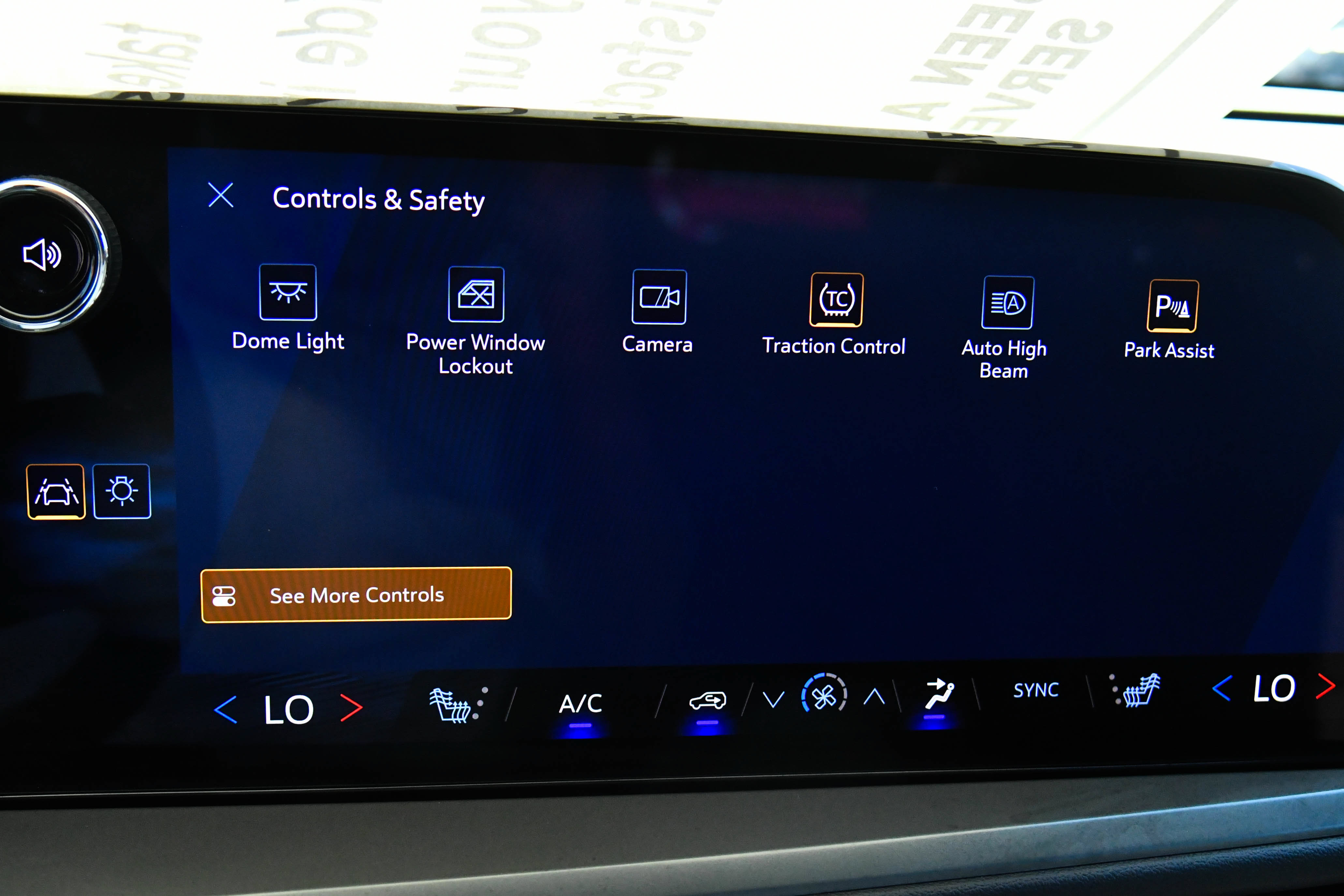 Used 2024 Chevrolet Traverse LT FWD image 29