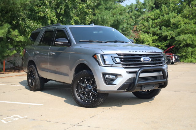 Used 2021 Ford Expedition Limited AWD/4WD image 3