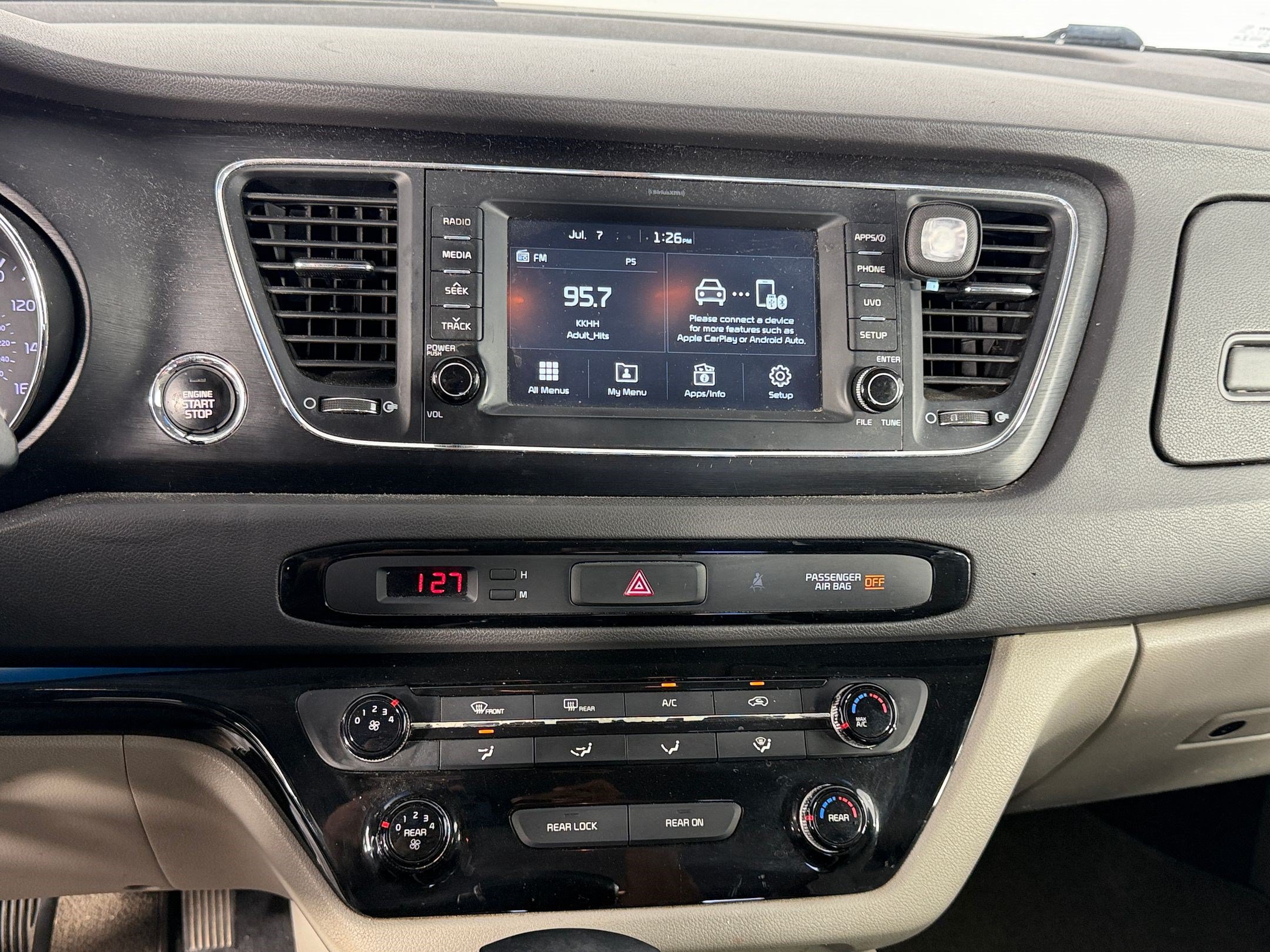 Used 2017 Kia Sedona LX w/ LX Essentials Premium Package FWD image 16