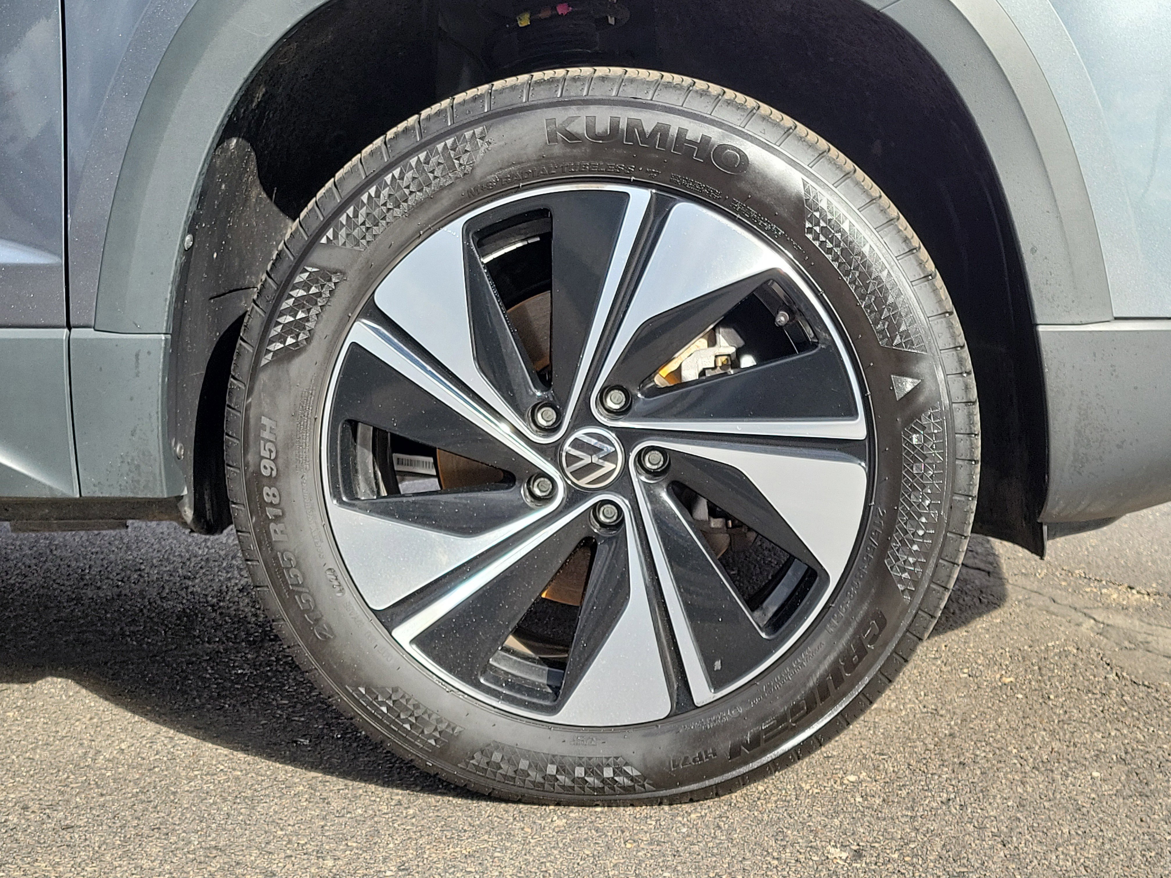 Used 2025 Volkswagen Taos SE image 5