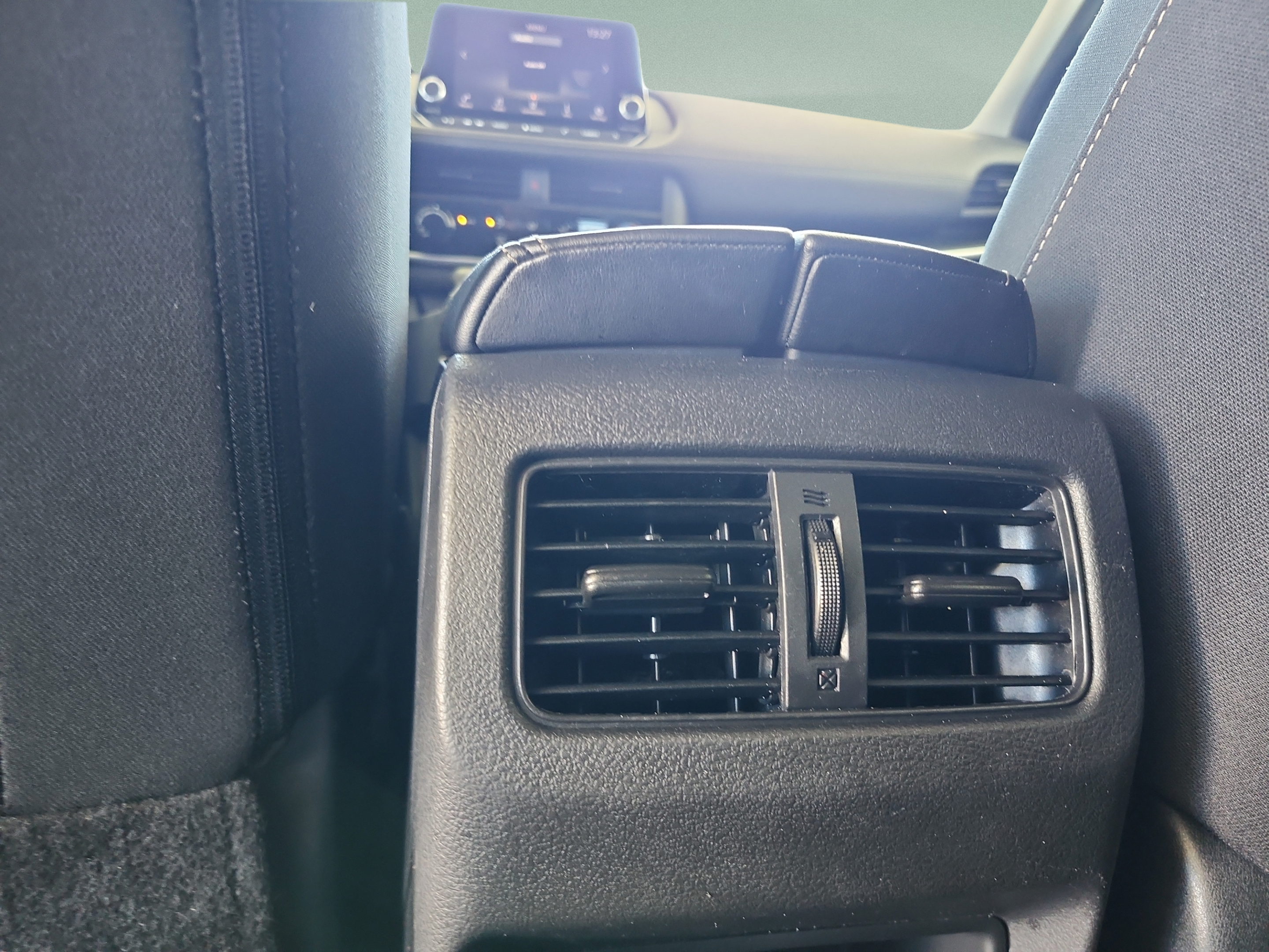 Used 2024 Nissan Rogue S FWD image 18