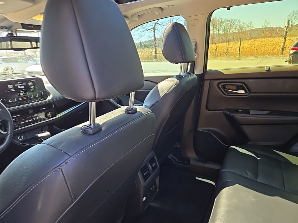 Used 2023 Nissan Rogue SL w/ SL Premium Package image 12