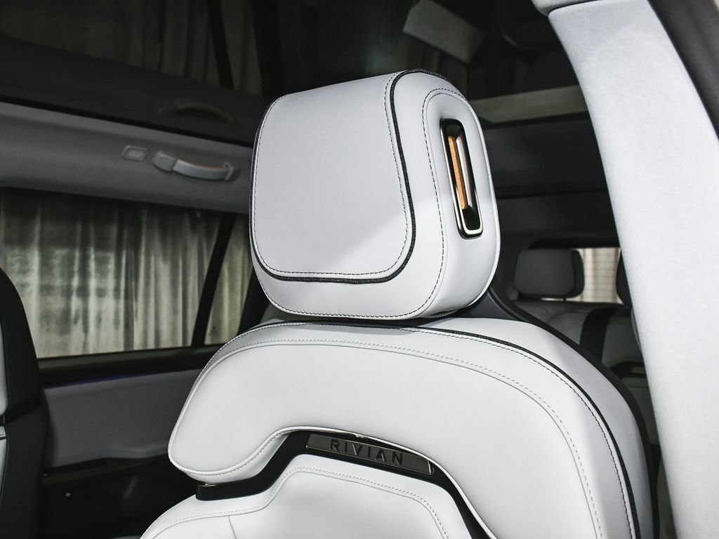 Used 2025 Rivian R1S Adventure image 45