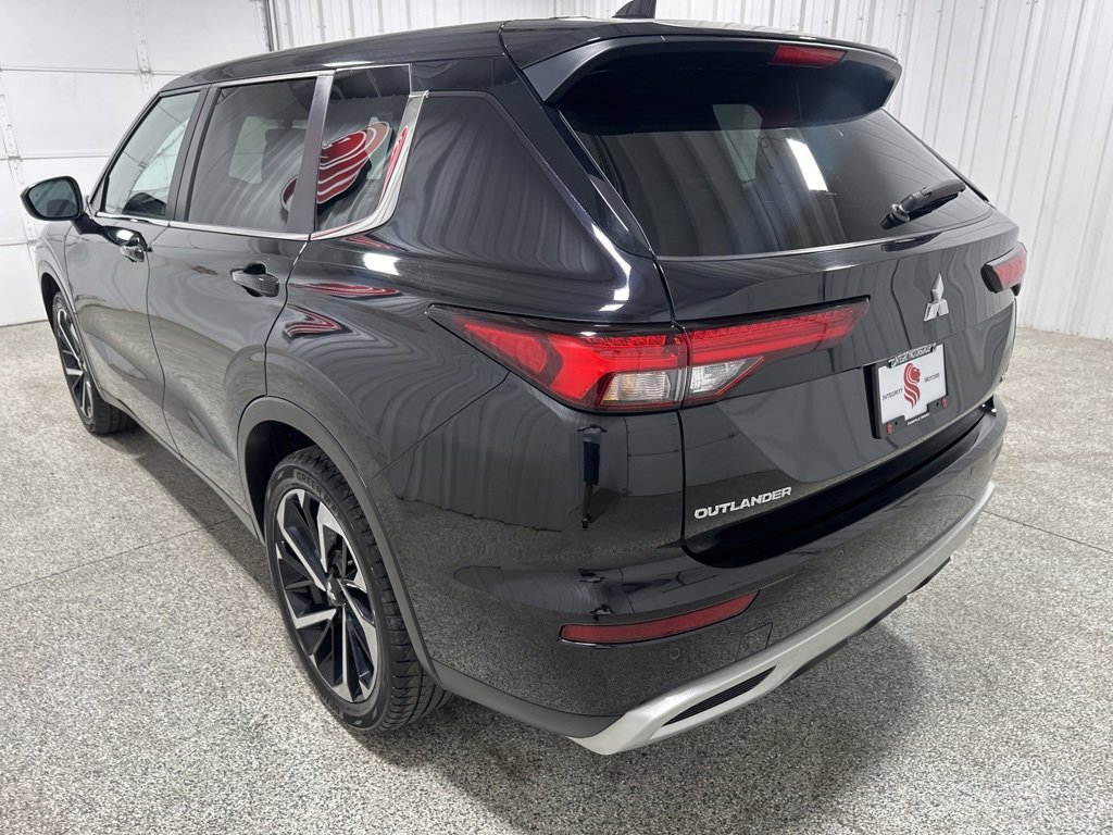 Used 2024 Mitsubishi Outlander AWD image 8