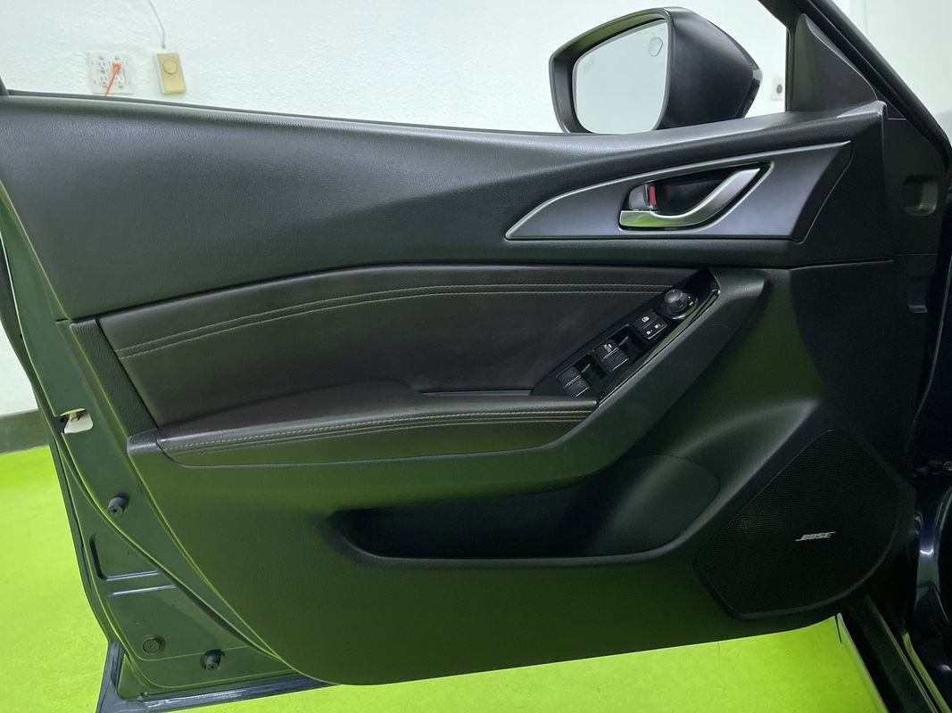 Used 2017 MAZDA MAZDA3 Grand Touring image 16