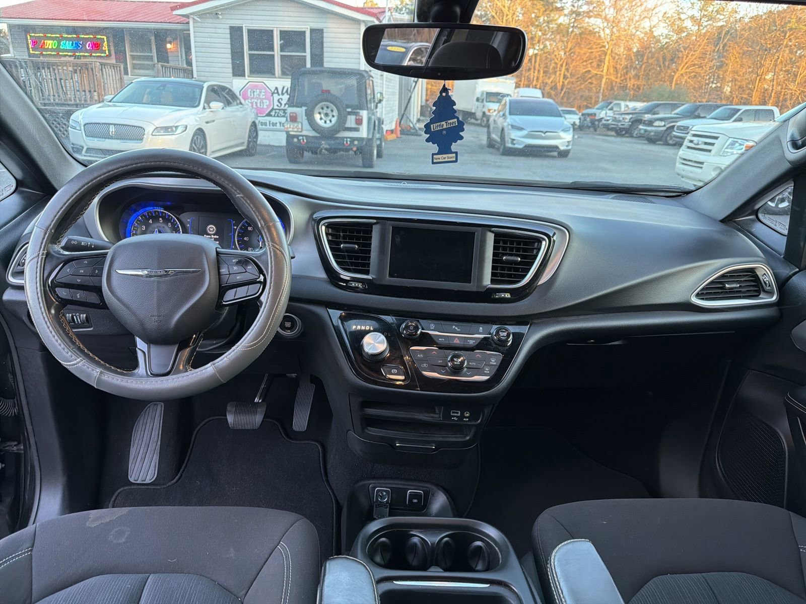 Used 2020 Chrysler Pacifica Touring w/ S Appearance Package image 11