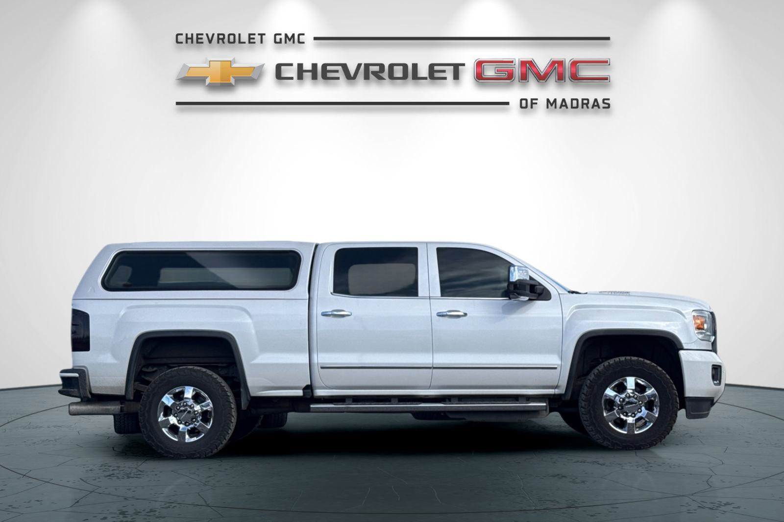 Used 2019 GMC Sierra 3500 Denali w/ Duramax Plus Package AWD/4WD image 2