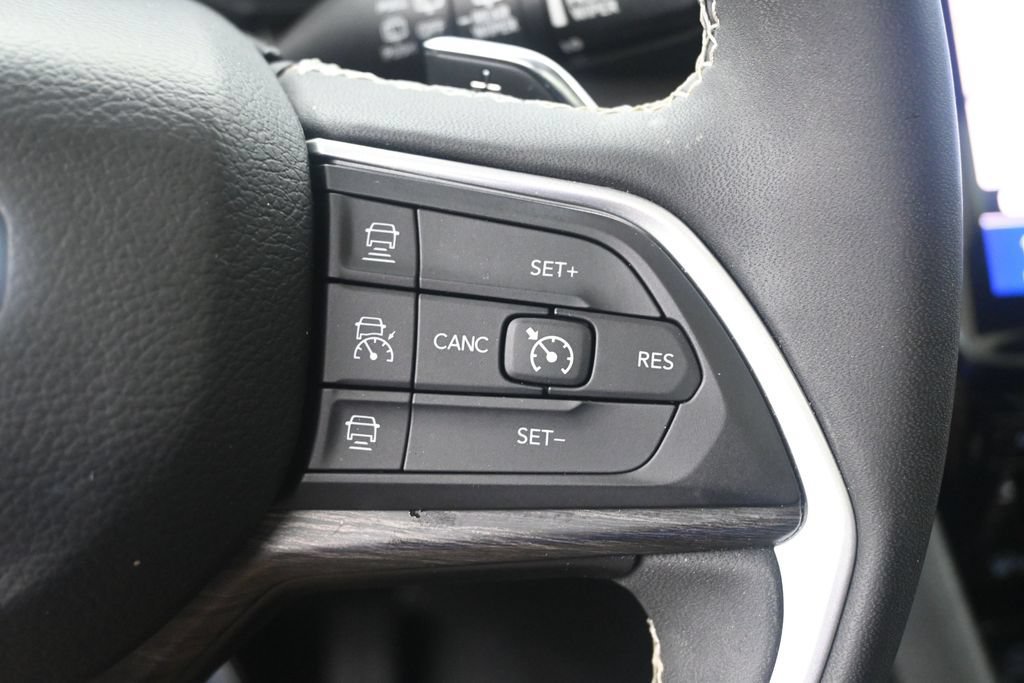 Used 2023 Jeep Grand Cherokee L Limited RWD image 23