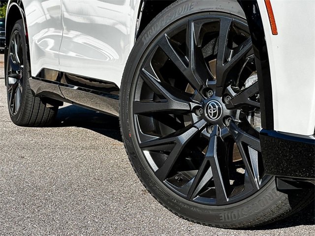 New 2025 Toyota Crown Signia image 2