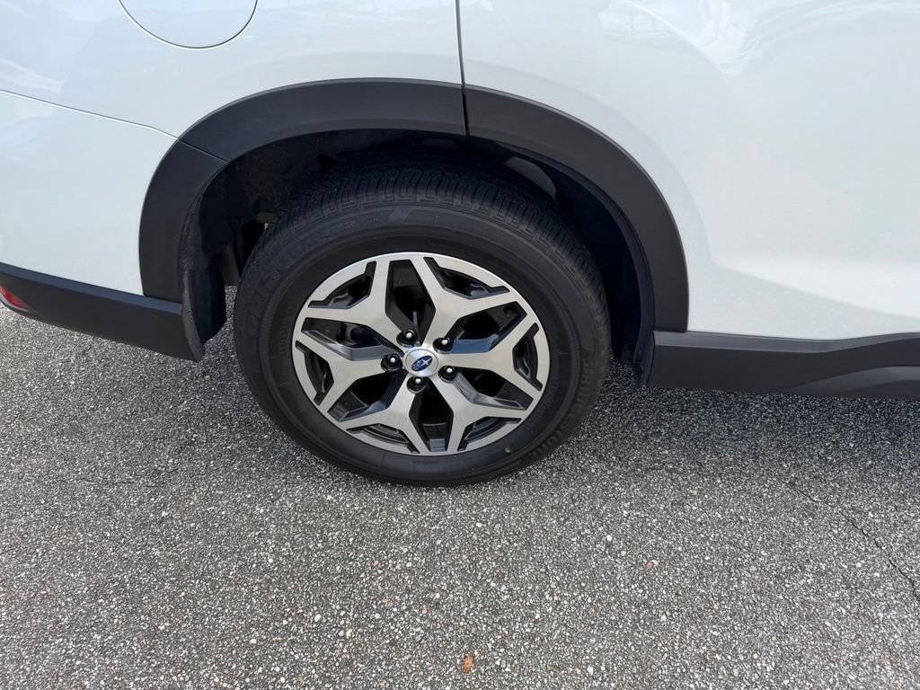 Used 2023 Subaru Forester Premium AWD/4WD image 5