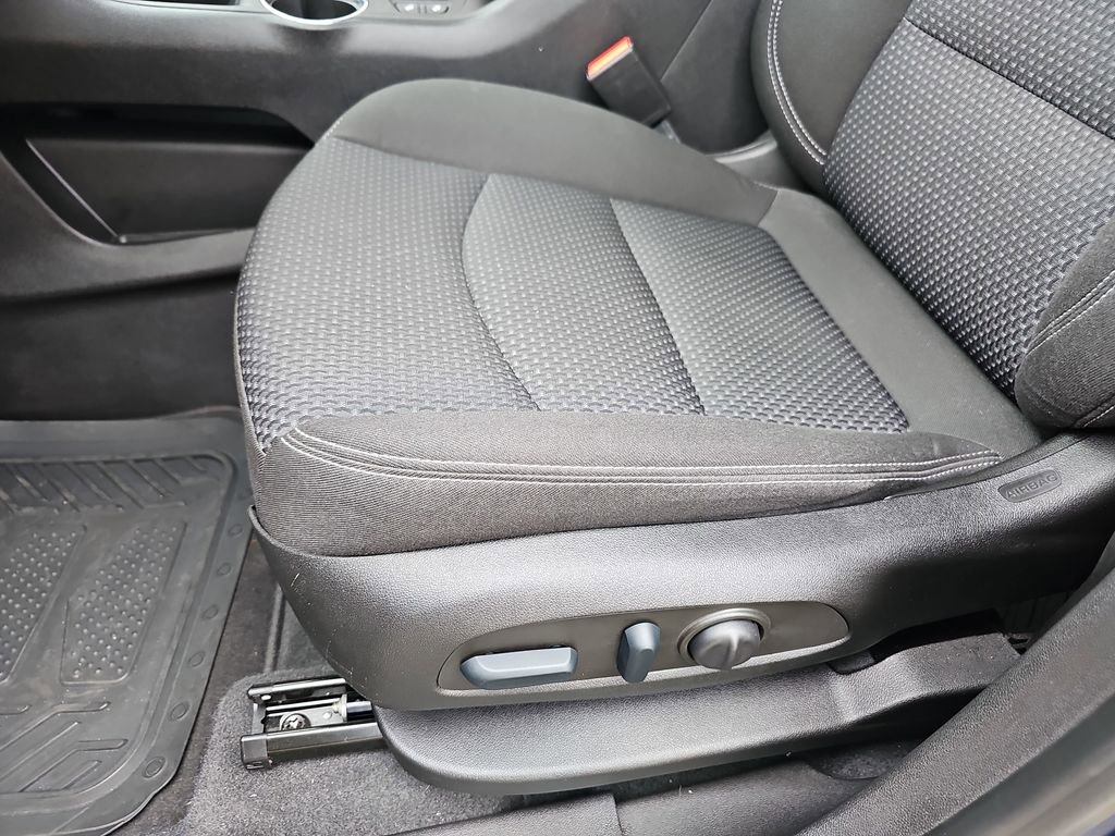 Used 2022 GMC Terrain SLE w/ Driver Convenience Package image 34