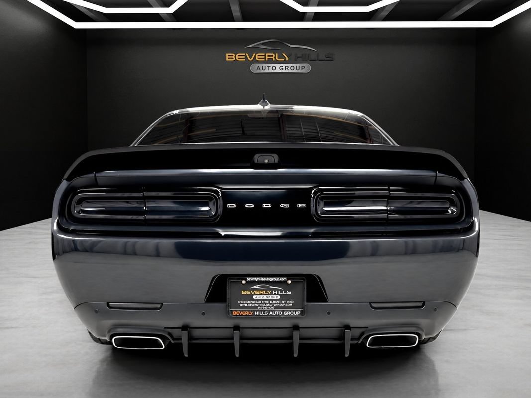 Used 2017 Dodge Challenger SRT w/ Technology Group RWD image 4