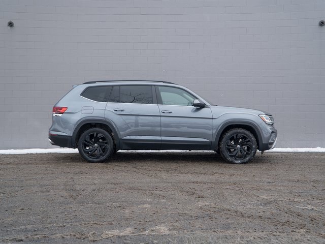 Used 2023 Volkswagen Atlas SE w/ Black Wheel Package image 8