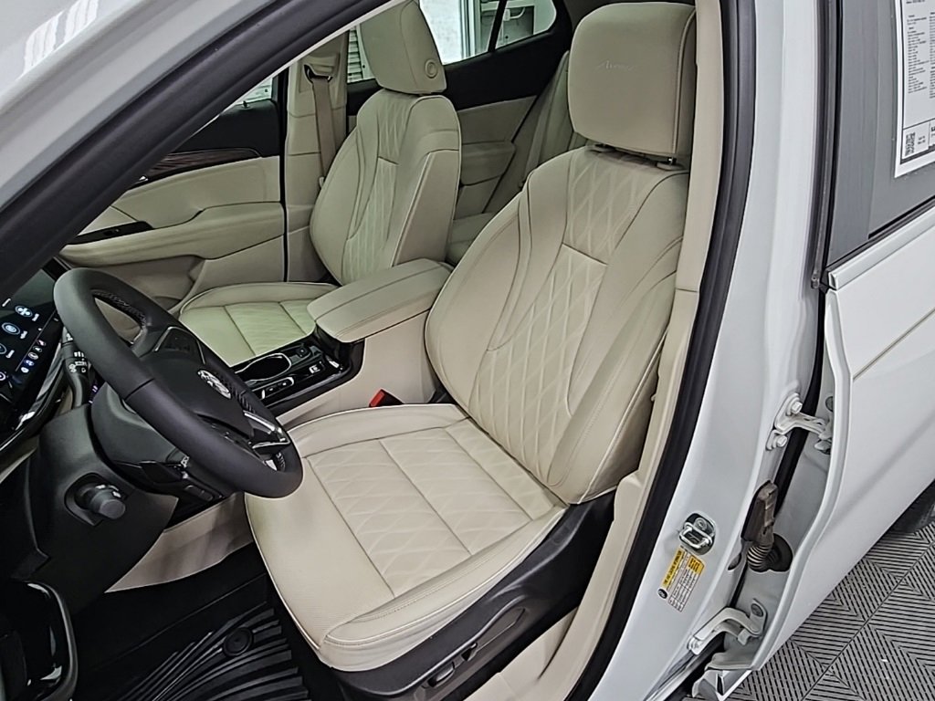 Used 2023 Buick Envision Avenir image 30
