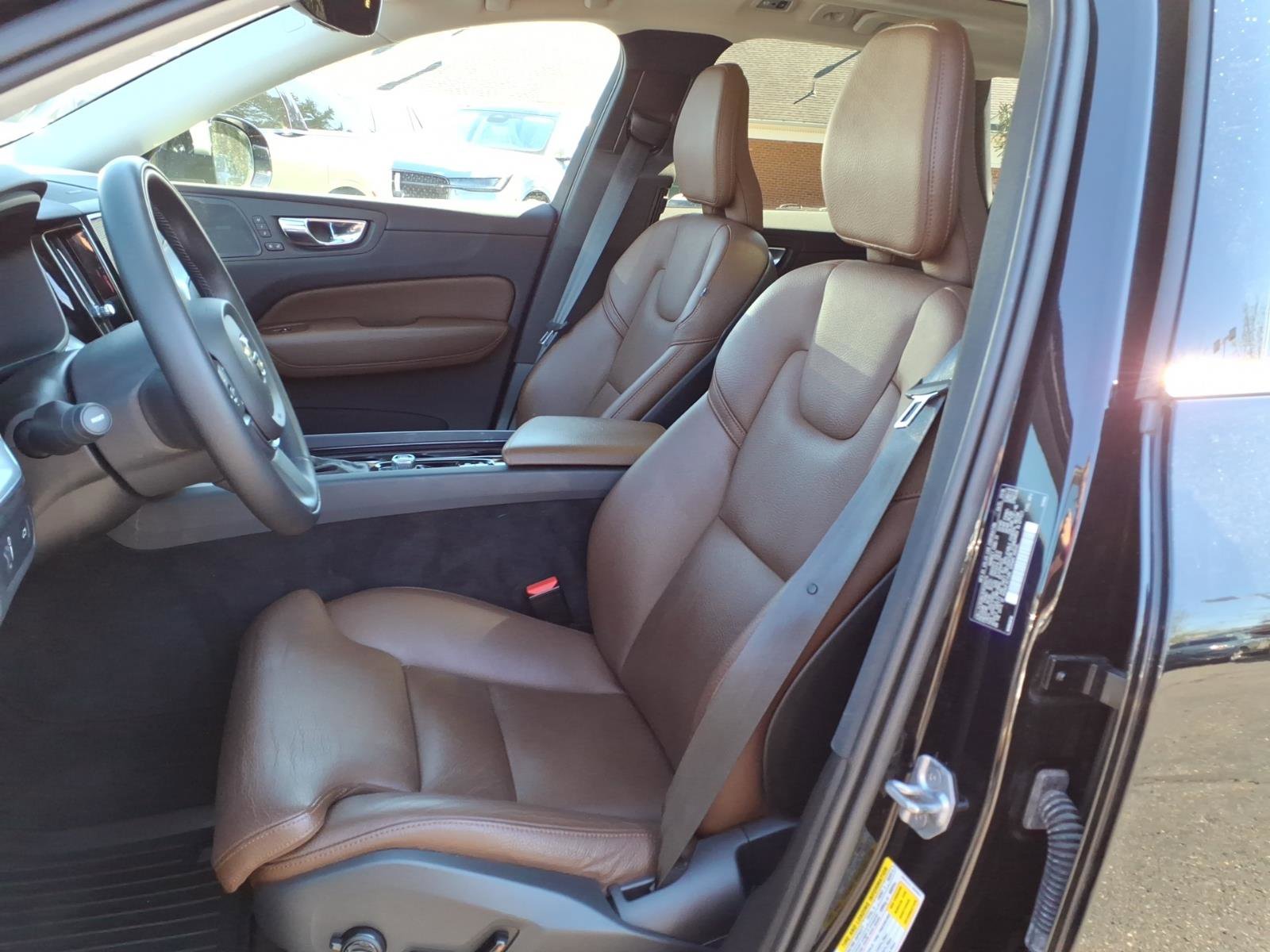 Used 2019 Volvo XC60 T5 Momentum w/ Protection Package Premier image 12