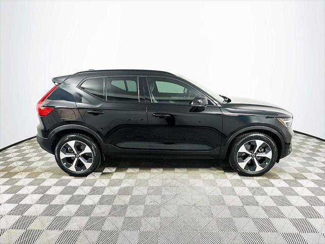 Used 2023 Volvo XC40 B5 Plus w/ Driver Assist Package AWD/4WD image 8
