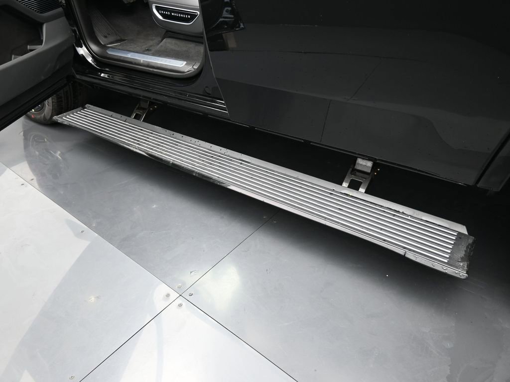 Used 2024 Jeep Grand Wagoneer Series II w/ Quick Order Packagew 28T image 18