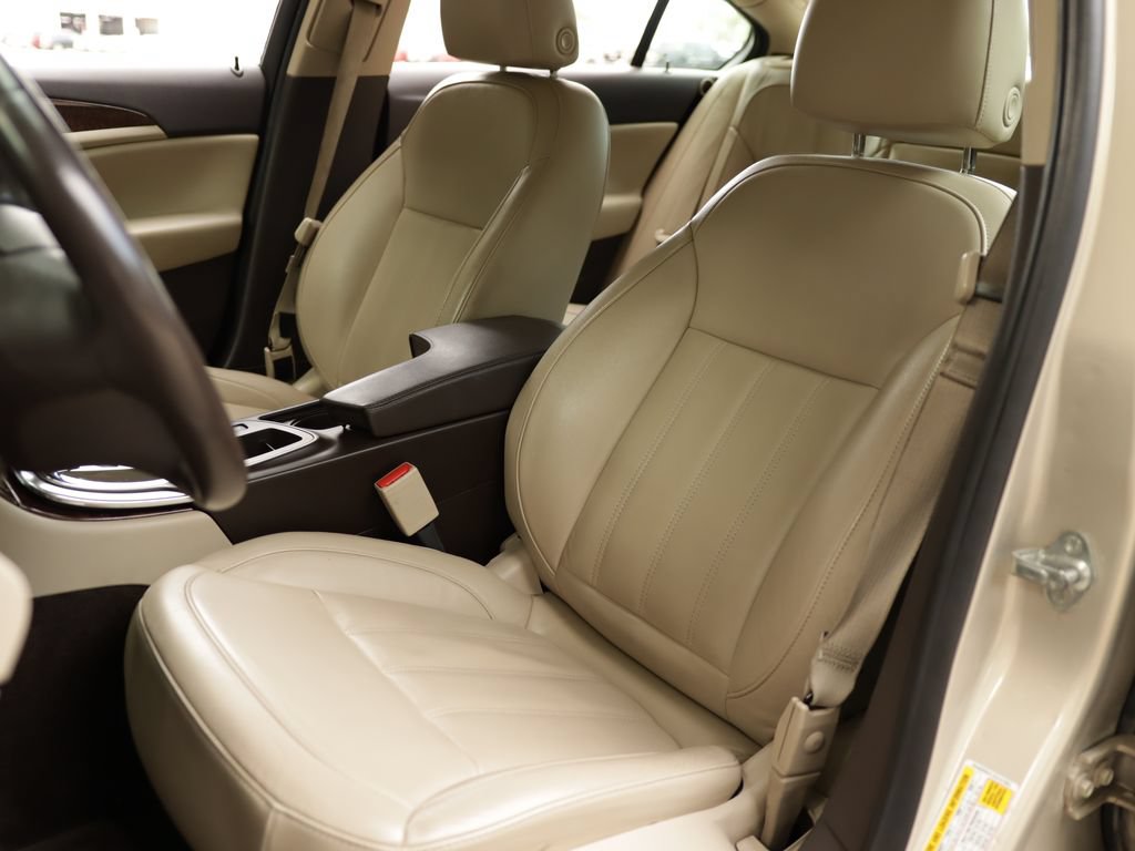 Used 2012 Buick Regal Leather FWD image 18