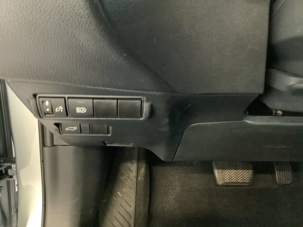 Used 2024 Toyota Corolla Cross XLE w/ Convenience Package AWD/4WD image 22
