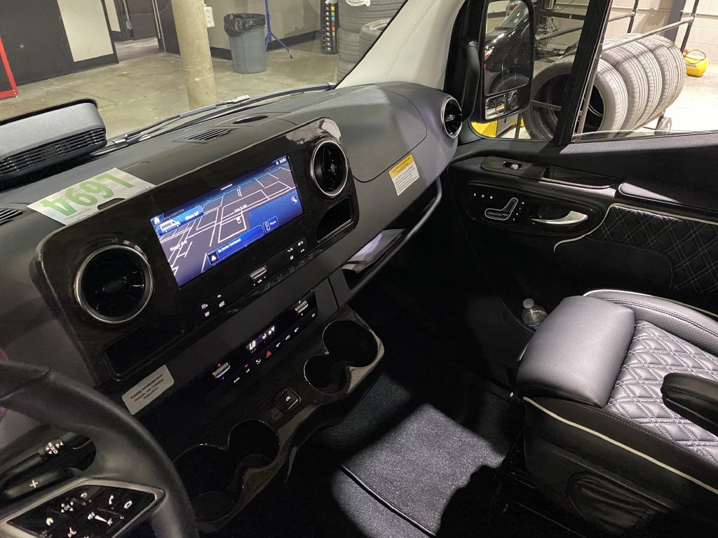 Used 2025 Mercedes-Benz Sprinter 3500 image 7