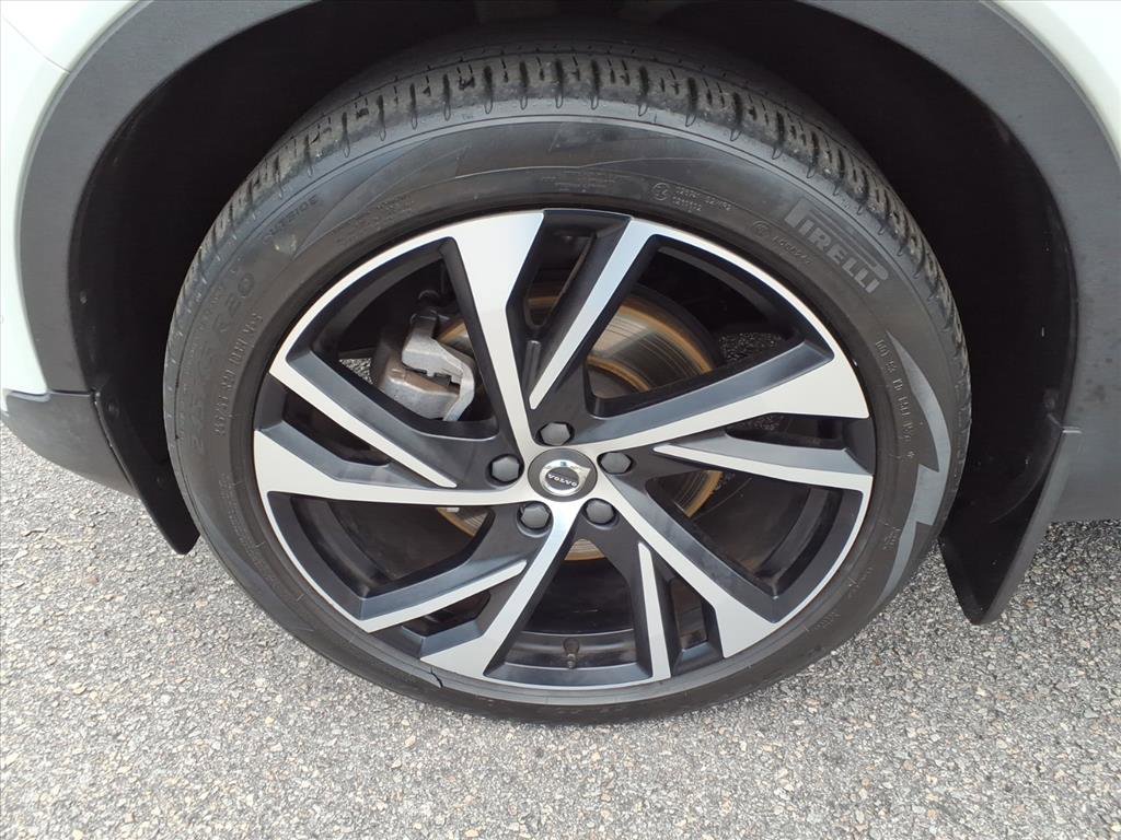 Used 2020 Volvo XC40 T4 R-Design w/ Protection Package Premier image 11