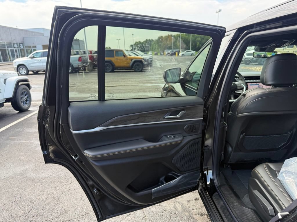 New 2026 Jeep Grand Cherokee L Limited AWD/4WD image 37