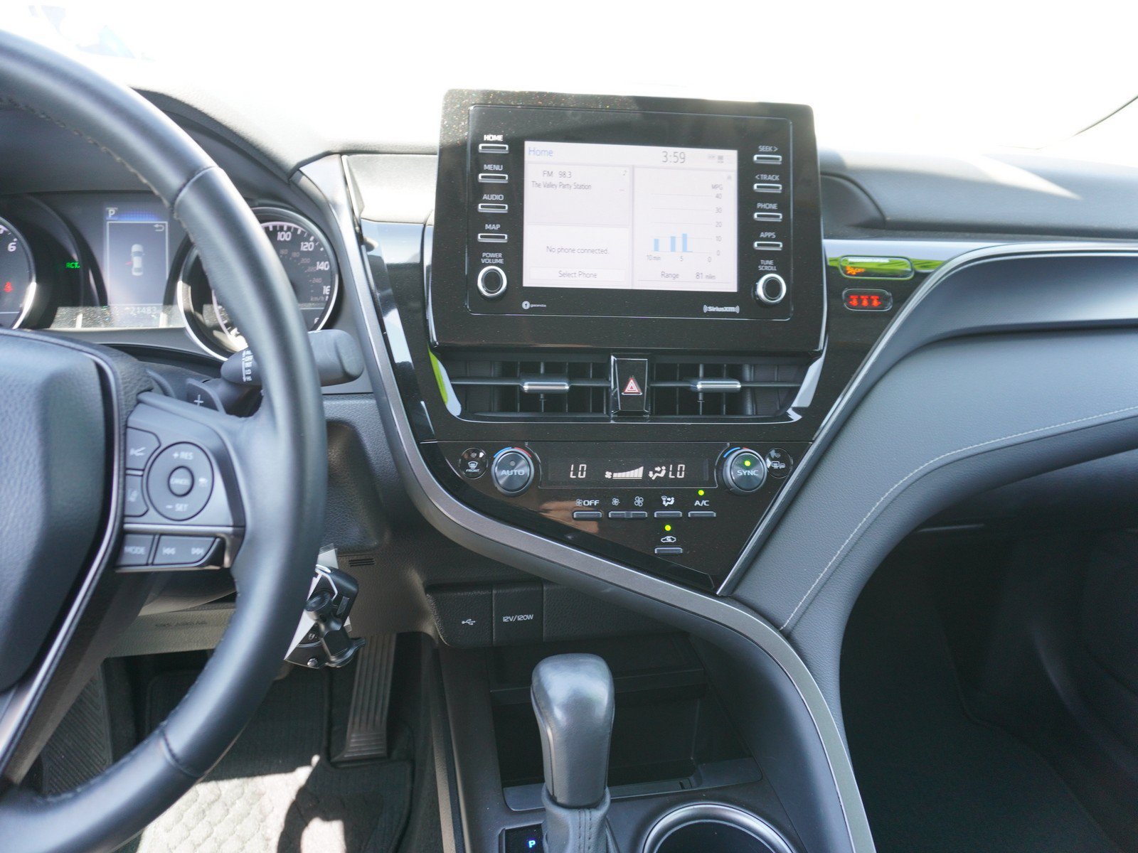 Used 2024 Toyota Camry SE FWD image 14
