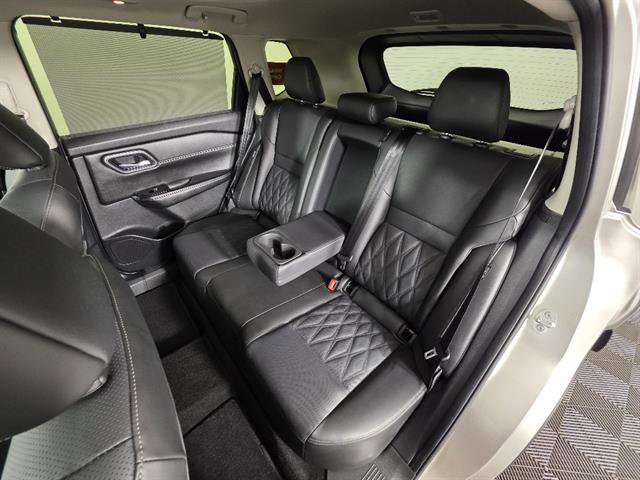 Used 2024 Nissan Rogue Platinum w/ Platinum Premium Package AWD/4WD image 26